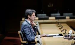 L'ancien Premier ministre Gabriel Attal avant son audition par la commission des finances du Sénat sur le dérapage budgétaire, à Paris le 8 novembre 2024