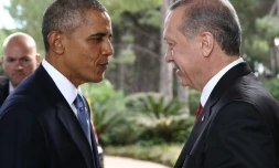 Le président turc Recep Tayyip Erdogan (D) accueille son homologue américain Barack Obama, le 15 novembre 2015 à Antalya