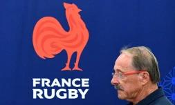 Le sélectionneur du XV de France Jacques Brunel lors de son arrivée pour une conférence de presse, le 14 septembre 2019 à Fujiyoshida au Japon