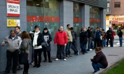 File d'attente devant une agence pour l'emploi le 2 décembre 2014 à Madrid
