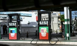 Une station-service reste fermée faute de carburant à La Havane, Cuba, le 24 mars 2026.