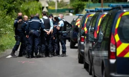Des gendarmes engagés dans l'opération de recherche du double meurtrier des Cévennes, le 13 mai 2021 à Saumane