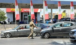 Un soldat libanais devant une station-service, à Beyrouth le 14 août 2021
