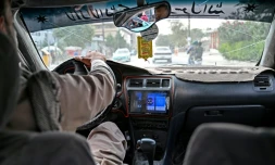 Un autoradio dans un taxi à Kaboul, le 14 septembre 2026 en Afghanistan
