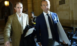 L'ex-lieutenant Médéric Bertaud et son avocat Alexandre Varaut à leur arrivée le 17 septembre 2015 à la cour d'assises de Paris  