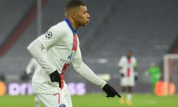 La joie de l'attaquant du Paris Saint-Germain, Kylian Mbappé, aprÚs avoir marqué le 3e but face au Bayern Munich, lors du quart de finale aller de la Ligue des Champions, le 7 avril 2021 à Munich