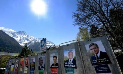 Posters de campagne, le 14 avril 20174, à Houches, dans le sud-est de la France