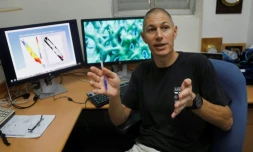 Le biologiste marin Maoz Fine, dans son centre de recherches d'Eilat, à l'extrémité méridionale d'Israël, le 12 juin 2017