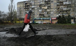 Un complexe résidentiel endommagé par un bombardement russe à Kiev, le 3 décembre 2025