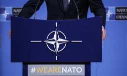 Le logo de l'OTAN sur le pupitre du secrétaire général Jens Stoltenberg, lors d'une conférence de presse le 23 octobre 2019 à Bruxelles