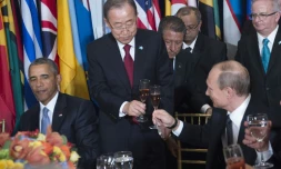 Le président américain Barack Obama, le secrétaire général de l'Onu Ban Ki-moon et le président russe Vladimir Poutine lors d'un déjeuner à l'Onu le 28 septembre 2015 à New York