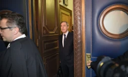 L'ancien ministre de l'Intérieur de Nicolas Sarkozy, Claude Guéant arrive pour l'ouverture de son procès au Palais de Justice de Paris, le 28 septembre 2015