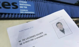 Une photo de Xavier Dupont de Ligonnès sur une fiche d'inscription dans un stand de tir, à Nantes, le 23 avril 2011