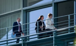 Le ministre allemand des Finances Olaf Scholz, la cheffe du SPD Andrea Nahles et la chancelière Angela Merkel arrivent à la chancellerie pour participer à une réunion de la coalition ministérielle avec la CSU bavaroise le 3 juillet 2018.