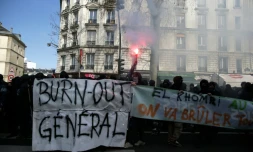 Des étudiants manifestent contre la loi travail le 5 avril 2016 à Paris