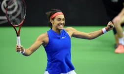 La Française Caroline Garcia exulte après avoir remporté son simple face à la Belge Alison Van Uytvanck en Fed Cup, le 9 février 2019 à Liège