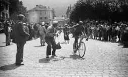 Le cycliste italien Fausto Coppi pendant une étape du Tour de France 1949