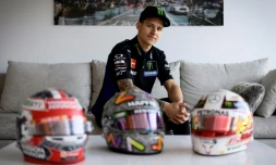 Le pilote français de l'écurie Team Petronas SRT Yamaha, Fabio Quartararo, pose chez lui, le 11 février 2021 à La Massana (Andorre)