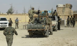 Des militaires identifiées comme des membres des forces démocratiques syriennes sont présentes dans le village de Fatisah, nord de la province de Raqa, le 27 mai 2016