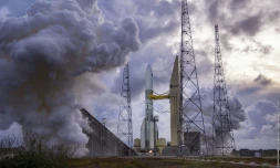 Photo prise et diffusée par ArianeGroup le 23 novembre 2023 de la fumée lors d'un essai de la fusée Ariane 6 au Centre spatial guyanais à Kourou, en Guyane