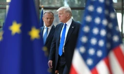 Le président du Conseil européen Donald Tusk (d) et le président américain Donald Trump (g) à Bruxelles le 25 mai 2017