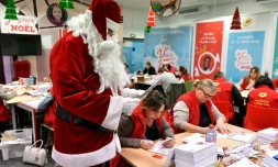 Le Père Noël à son secrétariat de Libourne, près de Bordeaux, le 20 décembre 2016
