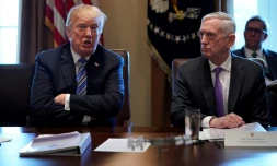 Le président américain Donald Trump, à gauche, et son ministre de la Défense, Jim Mattis, qui a démissionné jeudi, ici à la Maison Blanche, le 8 mars 2018