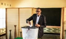 Le président rwandais sortant Paul Kagame vote le 4 août à Kigali lors du scrutin présidentiel