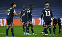 Les joueurs du PSG, abattus, à l'issue de leur débùcle face au Real en Ligue des champions à Madrid, le 9 mars 2022