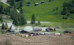 Le village de Blatten, détruit par un glissement de terrain après l'effondrement du glacier du Birch et le lac artificiel qui s'est formé, le 29 mai 2025 dans les Alpes suisses