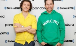 Deux acteurs du film "Uncharted", Tom Holland et Mark Wahlberg, dans les studios SiriusXM, le 17 février 2022 à New York