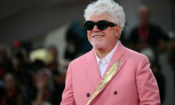 Le réalisateur espagnol Pedro Almodovar sur le tapis rouge pour son film "The Room Next Door" à la 81e Mostra de Venise, le 2 septembre 2024