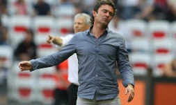 L'entraîneur de Lorient Sylvain Ripoll réagit lors du match face à Nice, le 2 octobre 2016 à l'Alianz Riviera  