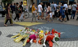 Fleurs déposée le 16 août 2018 sur les ramblas de Barcelone en mémoire des victimes de l'attentat jihadiste, qui a fait 16 morts le 17 août 2017