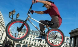 Le Colombien Julian Molina, amputé d'une jambe à 7 ans, le 19 octobre 2017 sur son vélo BMX