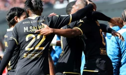 Denis Zakaria félicité par ses coéquipiers aprÚs son but pour Monaco contre Brest, le 21 avril 2024 au stade Francis-Le-Blé