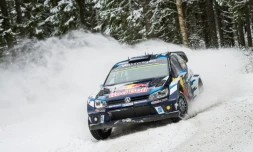 Sébastien Ogier au volant de sa Volkswagen Polo-R lors de la spéclale ES14 au rallye de SuÚde, le 13 février 2016 à Rammen
