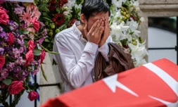 Recueillement après l'attentat: parmi les victimes, quatre personnes d'une même famille ont été tuées