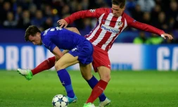 L'Atlético Madrid de Fernando Torres (d) élimine les champions d'Angleterre en titre de Leicester en quart de finale retour de la Ligue des champions, le 18 avril 2017 à King Power