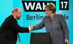 La chancelière allemande Angela Merkel et le président des sociaux-démocrates Martin Schulz avant un débat télévisé le 24 septembre 2017