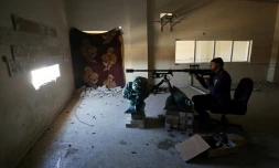 Un sniper à Mossoul en Irak le 25 mars 2017
