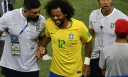 Le défenseur latéral gauche du Brésil Marcelo sort sur blessure lors du match contre la Serbie, le 27 juin 2018 à Moscou