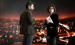La ministre de la Culture Rachida Dati (D) écoute des explications lors d'un "week-end culturel" autour de l'avenir de la création face à l'intelligence artificielle, le 8 février 2025 à Paris 