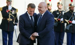 Le président français Emmanuel Macron (G) reçoit le président libanais Joseph Aoun (D), à l'Elysée à Paris, le 17 septembre 2026