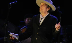 Le chanteur américain Bob Dylan en concert lors du Festival des Vieilles Charrues, le 22 juillet 2012 à Carhaix-Plouguer, dans l'ouest de la France