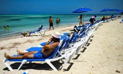 Des touristes sur une plage de Cayo Blanco, le 5 mai 2022 à Varadero, à Cuba