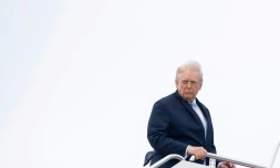 Le président américain Donald Trump embarquant sur Air Force One pour rejoindre sa résidence de Mar-a-Lago en Floride le 20 mars 2026