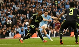 L'attaquant de Manchester City Bernardo Silva (c) ouvre la marque contre le Real Madrid en demi-finale retour de Ligue des champions, le 17 mai 2023 à Manchester  