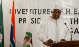 Le nouveau président de Gambie Adama Barrow lors de sa prestation de serment, le 19 janvier 2017 à Dakar, au Sénégal