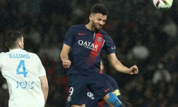 L'attaquant parisien Gonçalo Ramos Ă©galise de la tĂȘte contre Le Havre, le 27 avril 2024 au Parc des Princes